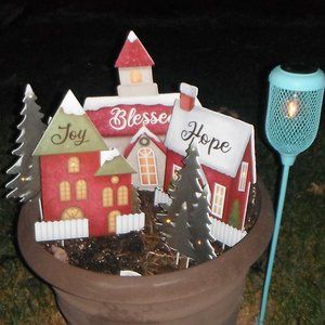 NEW lighted Christmas Village 5 pc stakes, solar lights